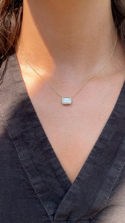 2 CT BEZEL SET EMERALD LAB DIAMOND NECKLACE