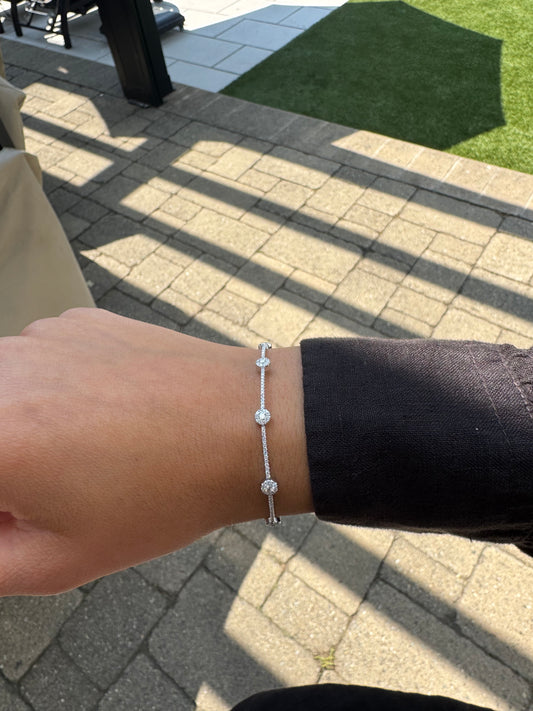 DIAMOND CIRCLE STATION BRACELET