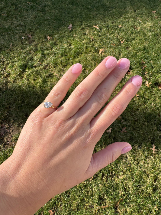 1 CT PEAR LAB PINKY RING